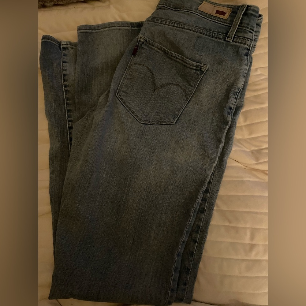 Levi’s womens jeans, size 6 (28)